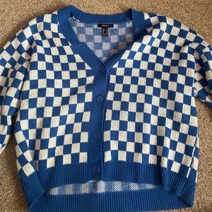 Chic White & Blue Checkered Cardigan: Timeless Style!